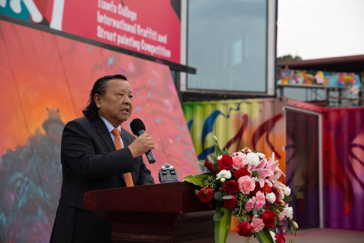 开幕式现场,学校校长蒲果泉,西南交通大学建筑与设计学院美术系主任