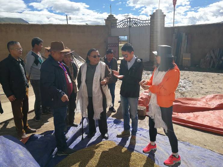 校长蒲果泉一行赴甘孜县调研我校对口帮扶工作