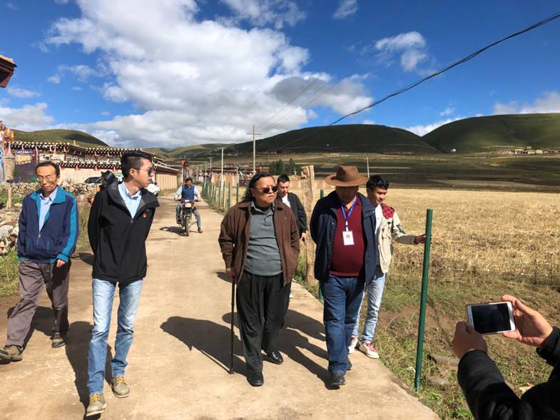 校长蒲果泉一行赴甘孜县调研我校对口帮扶工作