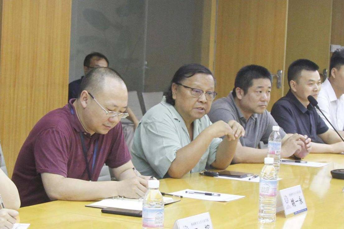 张明德讲话会上,蒲果泉首先对管委会长期以来对学校建设,发展的关心和